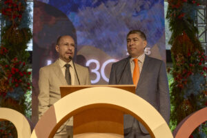 Los 300