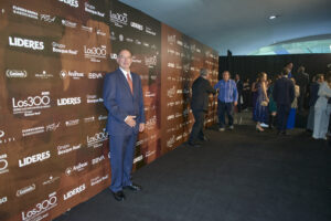 Los 300