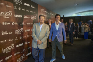 Los 300
