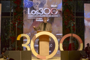 Los 300