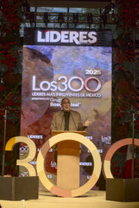 Los 300